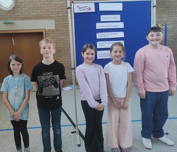 Die Klassensprecherinnen der Klassen 3 und 4 Die Klassensprecherinnen der Klassen 3 und 4
